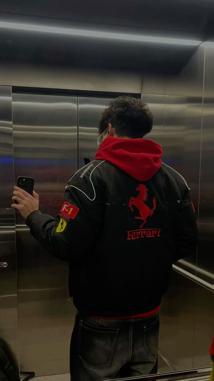 Schwarze Rennjacke Ferrari – Vintage F1 Streetwear