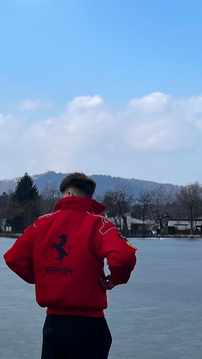 Rote Rennjacke Ferrari – Vintage F1 Streetwear